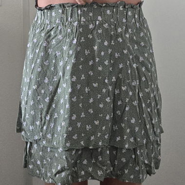 Green tiered skirt with floral pattern 40