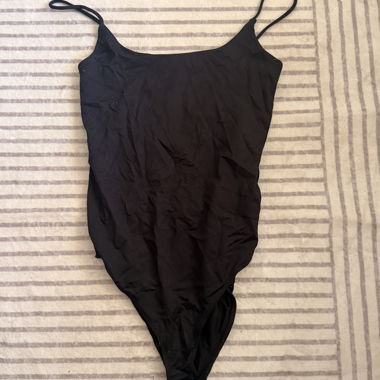 Schwarzer Body mit Spaghettitraegern