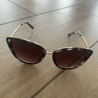 Sonnenbrille ungetragen