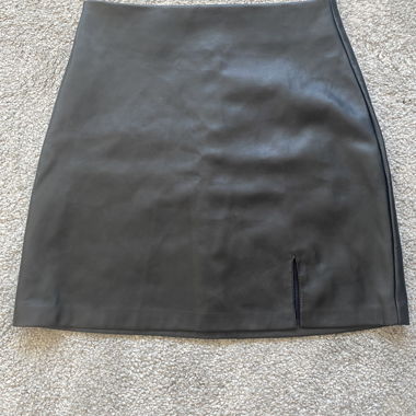 AMISU Women’s Skirt in Black Faux Leather Size 36