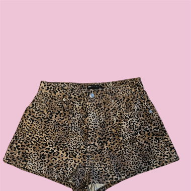 Hotpants im Leoparden-Look