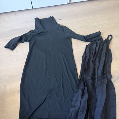 Schwarzes Kleid von Manila Grace