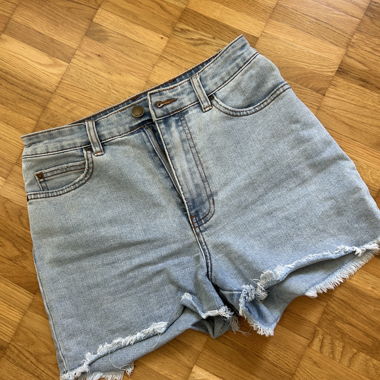 kurze Jeanshose