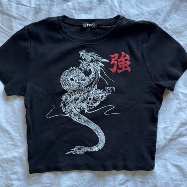 T-shirt grafica Black Dragon