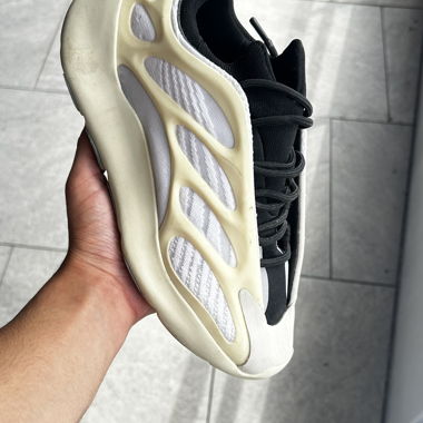 Sneakers Adidas Yeezy 700 V2 en noir