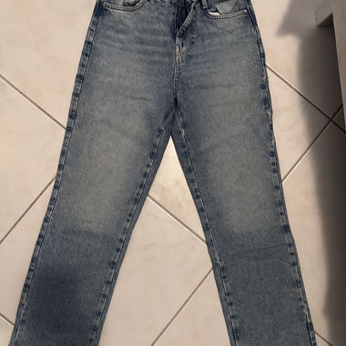 Jeans ZARA dalla linea dritta