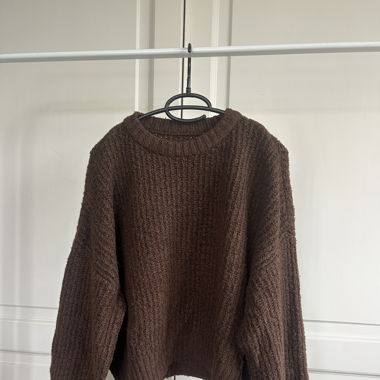 Brauner Pullover