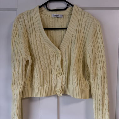 Gelber Cardigan