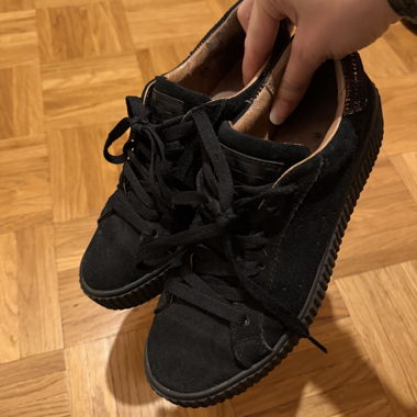 No Name Sneakers