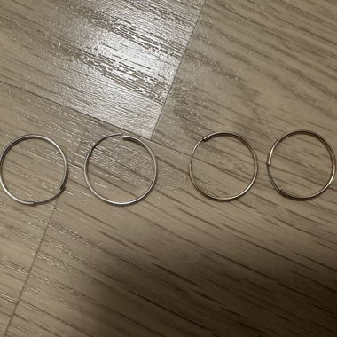 Set de 4 boucles d'oreilles anneau simples