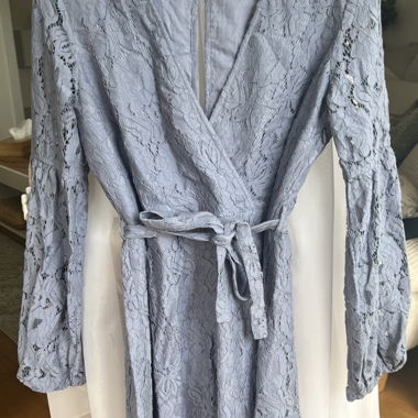Abito in pizzo blu NA-KD