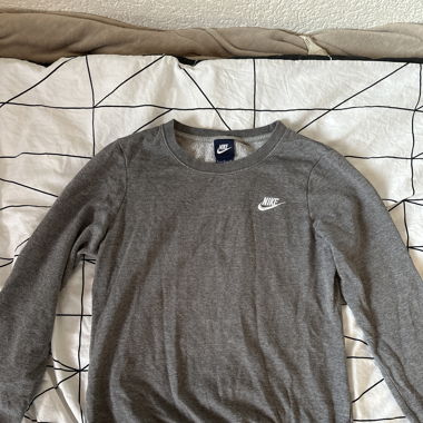 Nike swatshirt