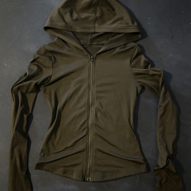 Schwarzer Zip-Hoodie