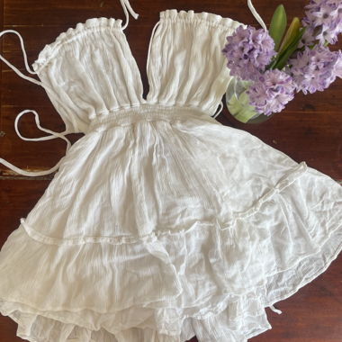 Vestito bianco con bretelle