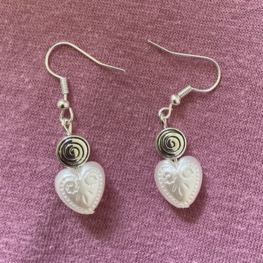 Boucles d’oreilles cœur avec pendentif en spirale