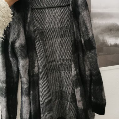 Langer Strickcardigan in Grau-Schwarz