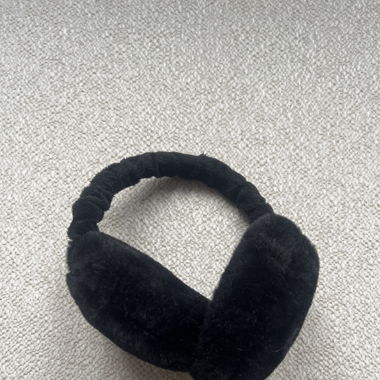 Black earmuffs