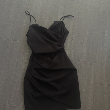Zara Kleid Tailliert & kleiner Bauchausschnitt