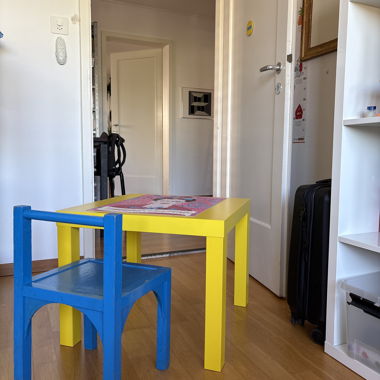 Tavolo per bambini colorato con sedia