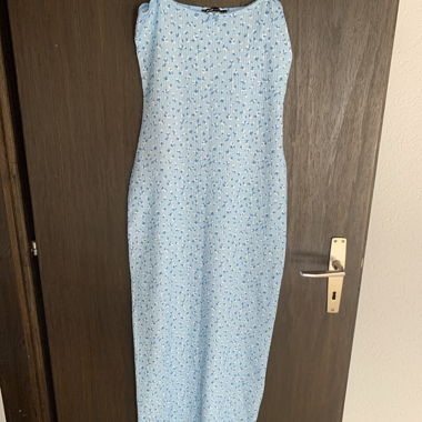 Abito lungo blu con spalline sottili