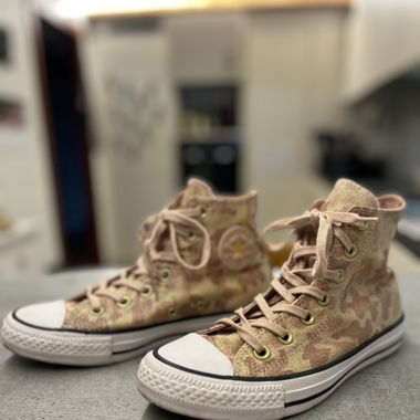 Converse militaire dorée 