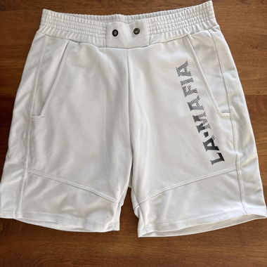 Pantaloncini sportivi bianchi (la Mafia)