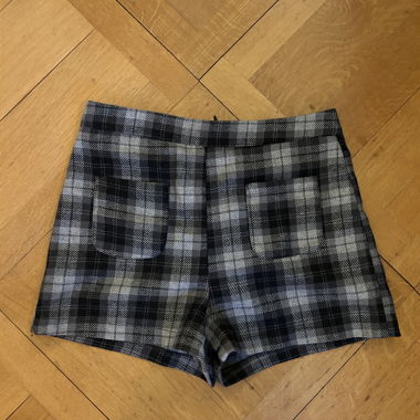 Subdued high-waist grey check shorts