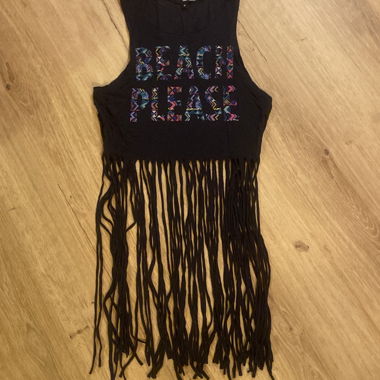 Top nero con frange
