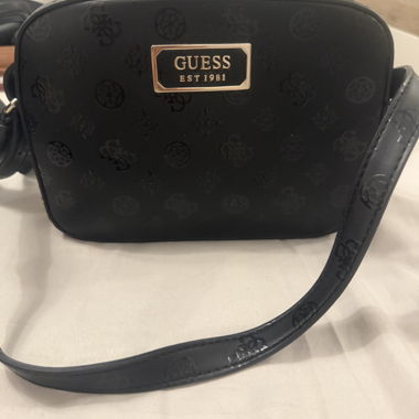 GUESS Umhängetasche schwarz