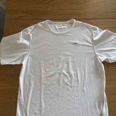 T-shirt sportiva Nike bianca