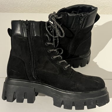 Schwarze Catwalk-Stiefeletten