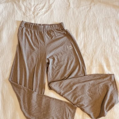 Pantaloni adidas per jogging a coste grigio chiaro