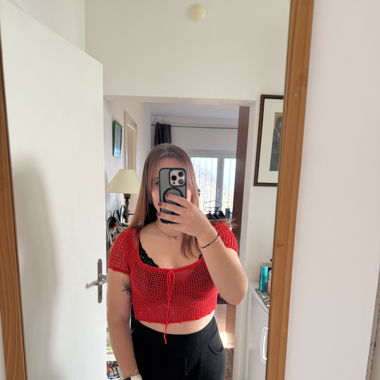 Knitted red crop top 