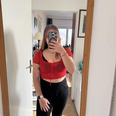 Top corto rosso lavorato a maglia