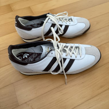 adidas Sneakers