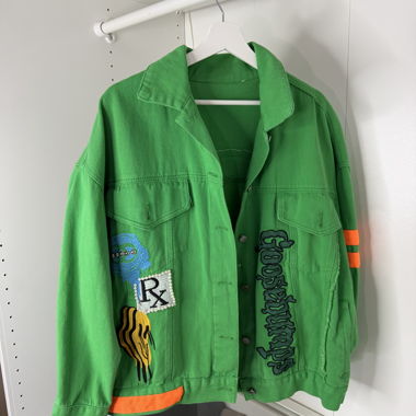 Veste verte smiley brodee à la main 