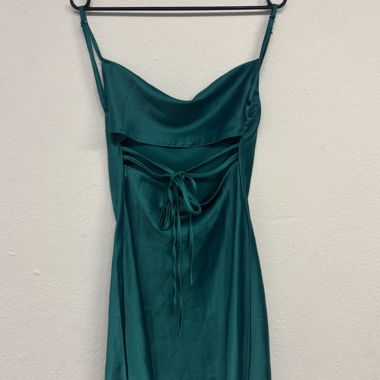Smaragdfarbenes Kleid