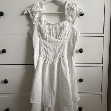 Abito estivo bianco con pantaloncini integrati