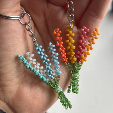 Portachiavi a fiori con perline fatti a mano