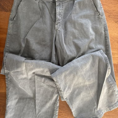 Pantaloni grigi da donna