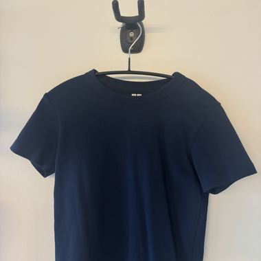 uniqlo tshirt
