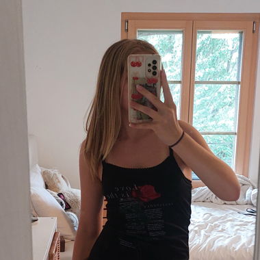 Schwarzes Kleid