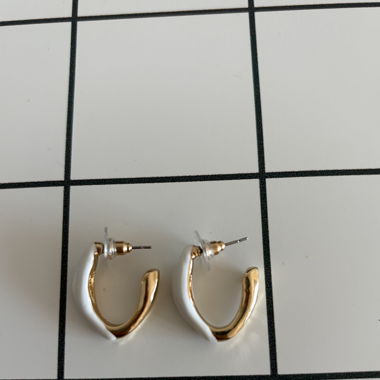 Elegant and trendy gold hoop earrings