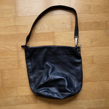 Sac bandoulière en cuir noir