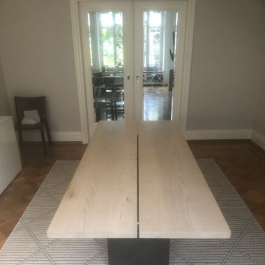 Moderner Zoom Tisch aus weiss geölter Ulme