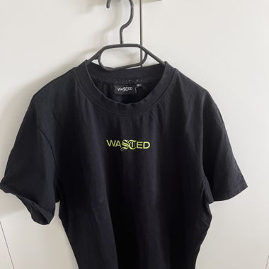 T-shirt noir avec impression au dos 