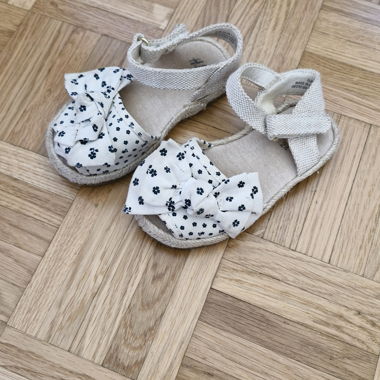 Sandales fille H&M fleuries taille 24