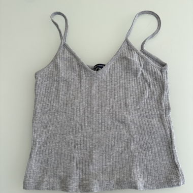 Top a coste grigio