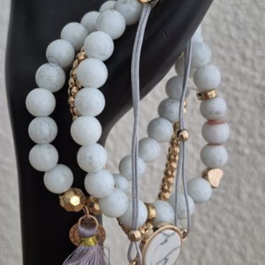 Set de bracelet assorti de 4 pièces avec pierres blanches Howlith