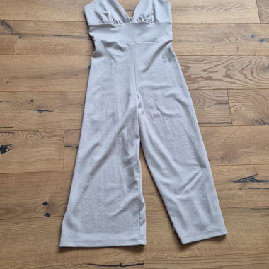 Beiger Jumpsuit